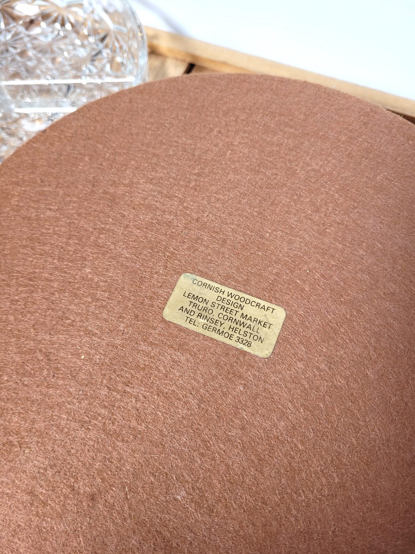 Plat de service vintage UK bois et verre ciselé 05