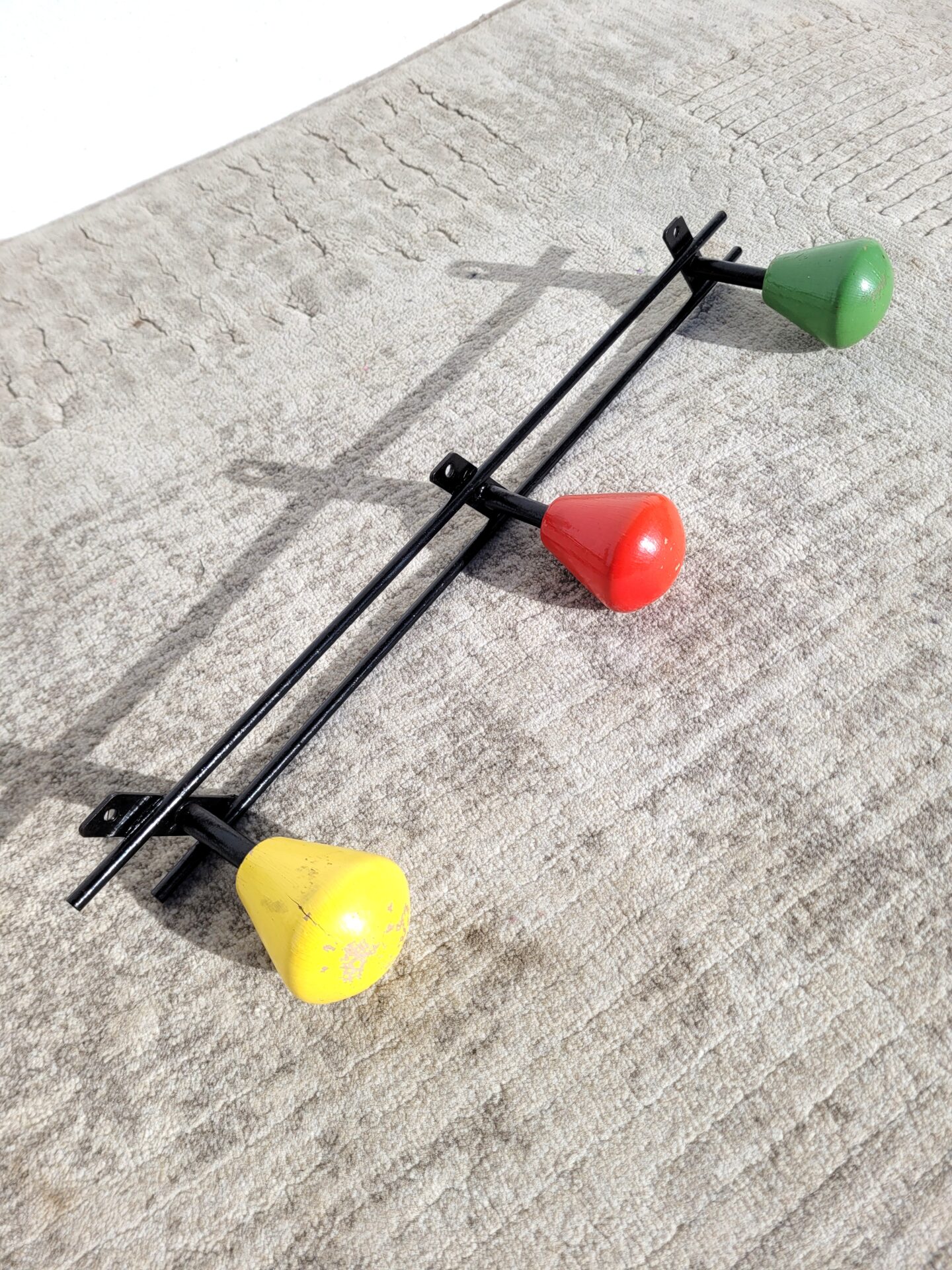 Porte manteaux murale vintage boules colorées 60s 02