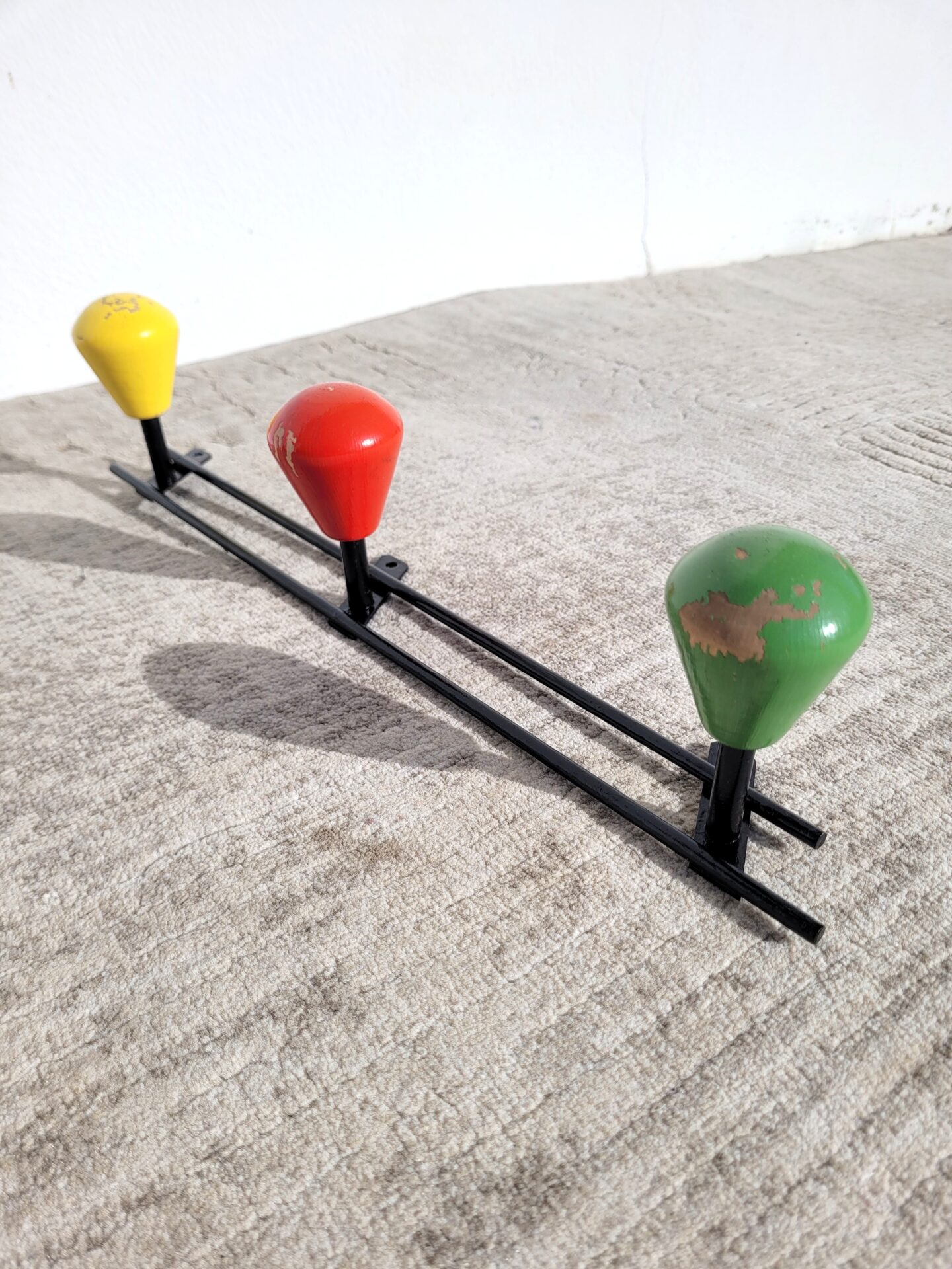 Porte manteaux murale vintage boules colorées 60s 04