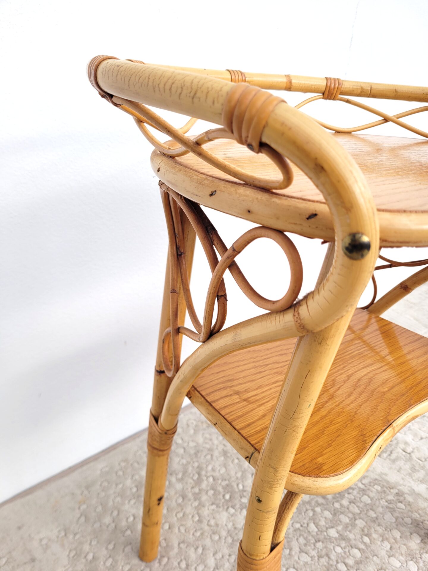 Table d'appoint ou de chevet en rotin 1970 07