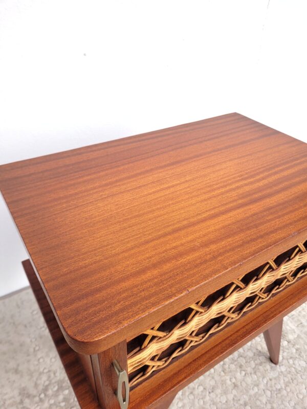 Table de chevet vintage en bois et rotin 1970 04