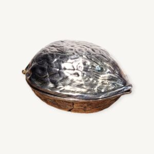 Grand casse noix ou noisette en métal 06