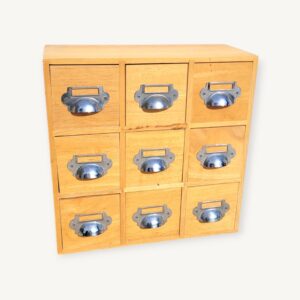 Petit meuble à casiers d'atelier 05