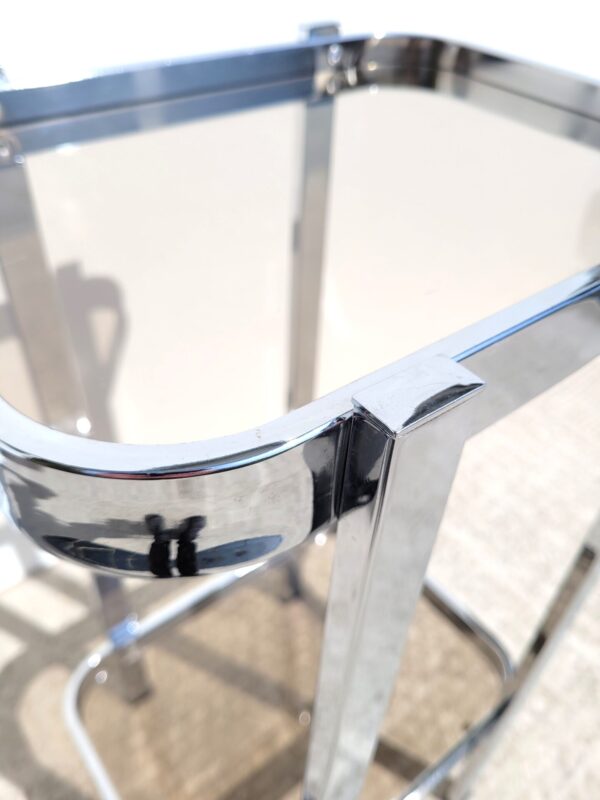 Meuble sellette vintage 1970 chrome et verre fumé 04