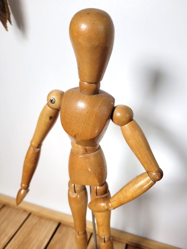 Modèle mannequin articulé ancien en bois dessin art 03