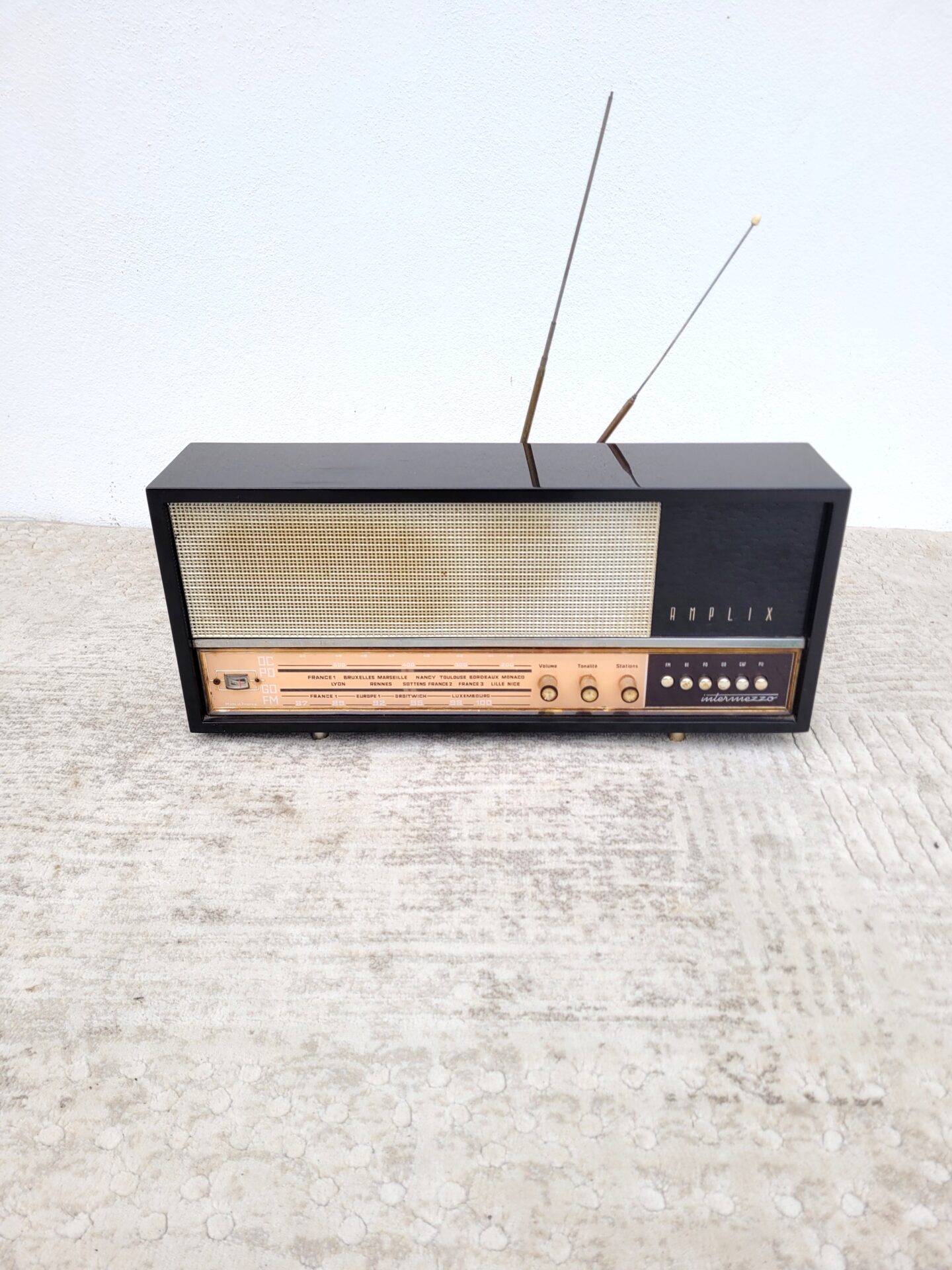 Radio ancienne Amplix Intermezzo 1960 01