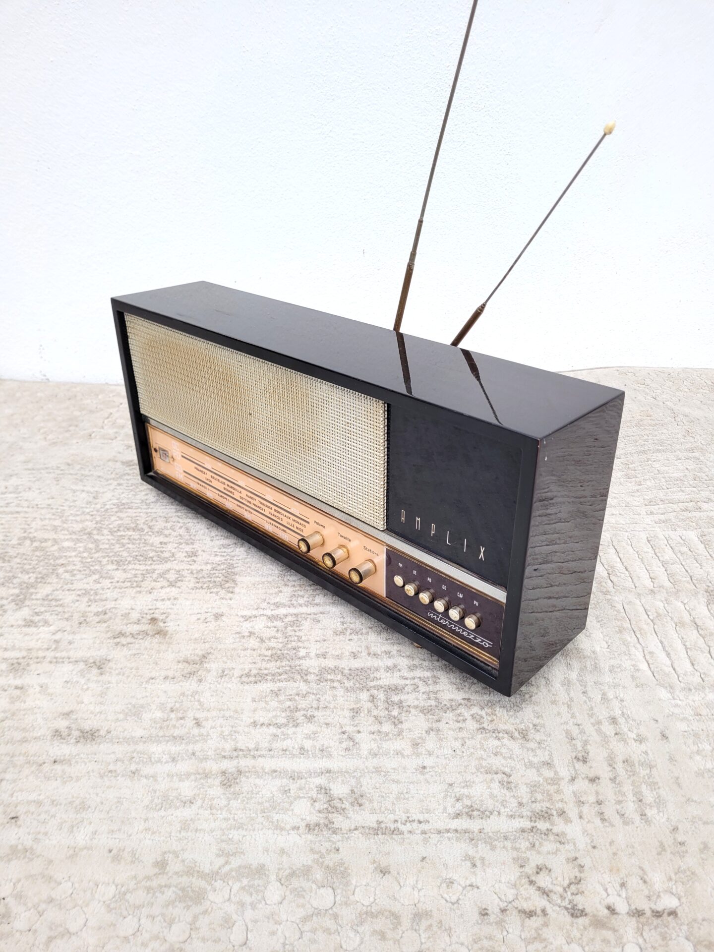 Radio ancienne Amplix Intermezzo 1960 03