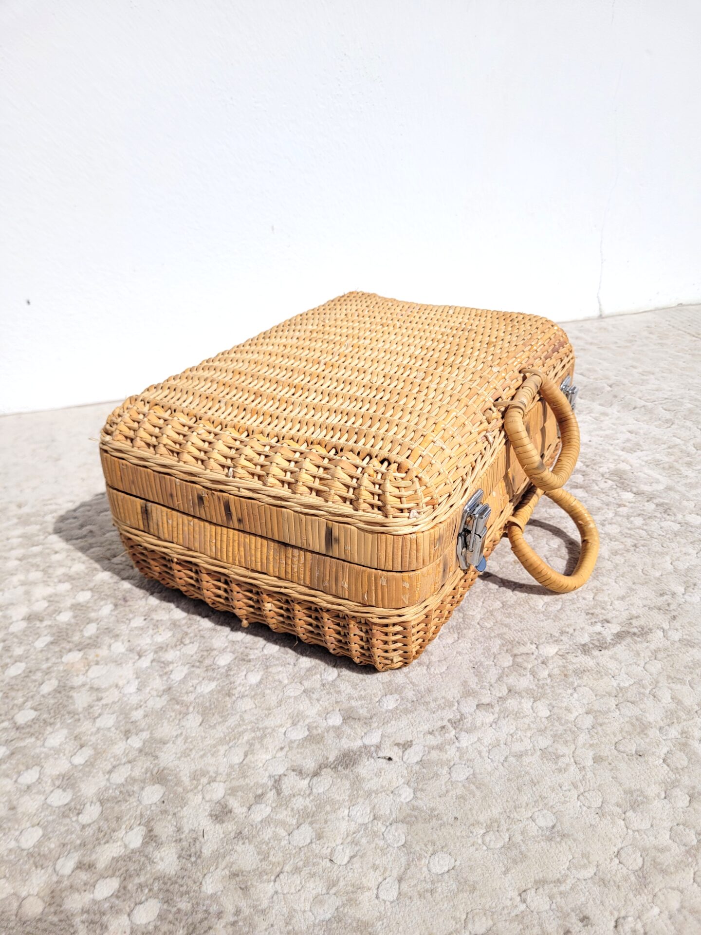 Valise en rotin vintage 70s 02