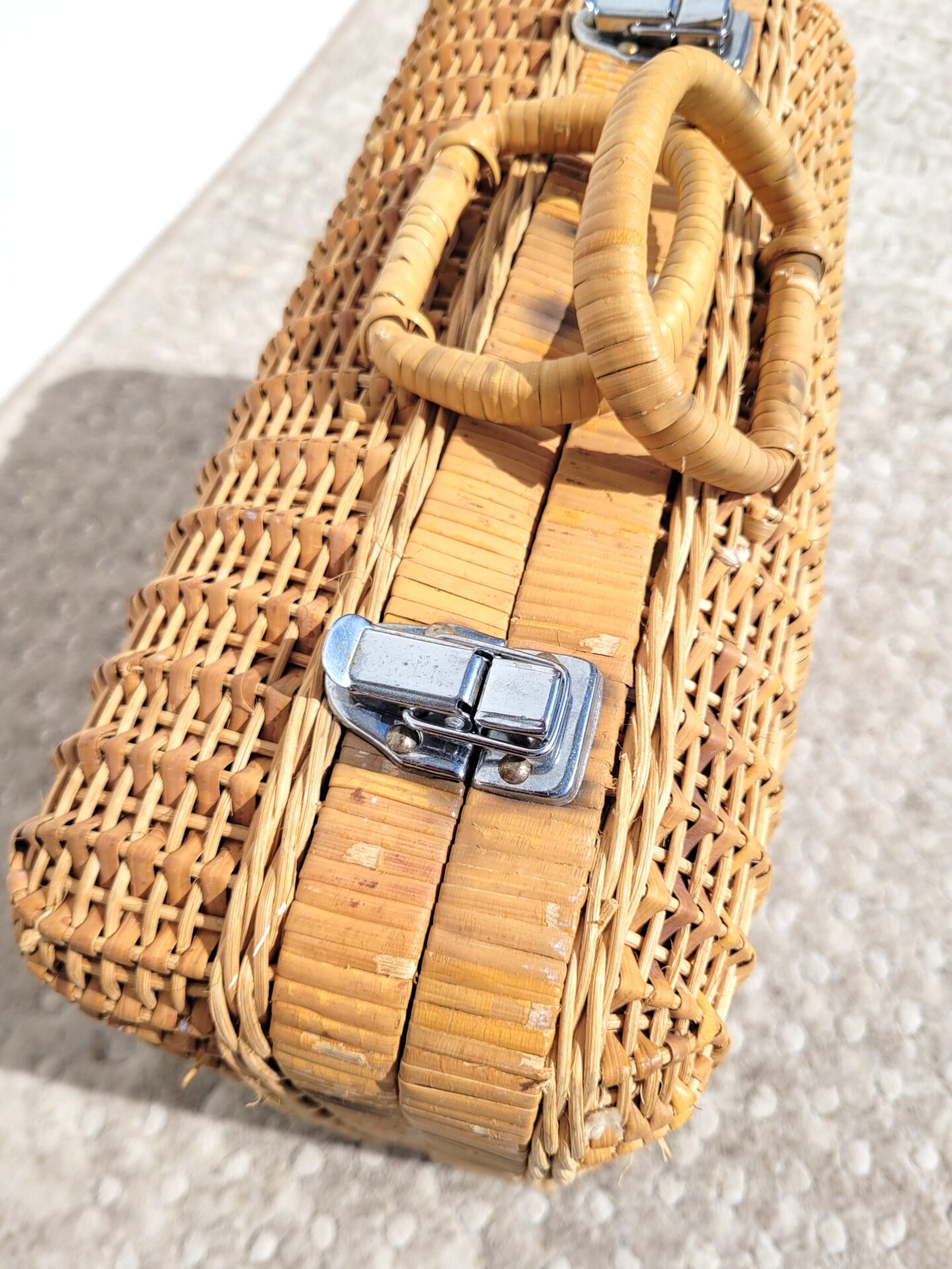 Valise en rotin vintage 70s 04