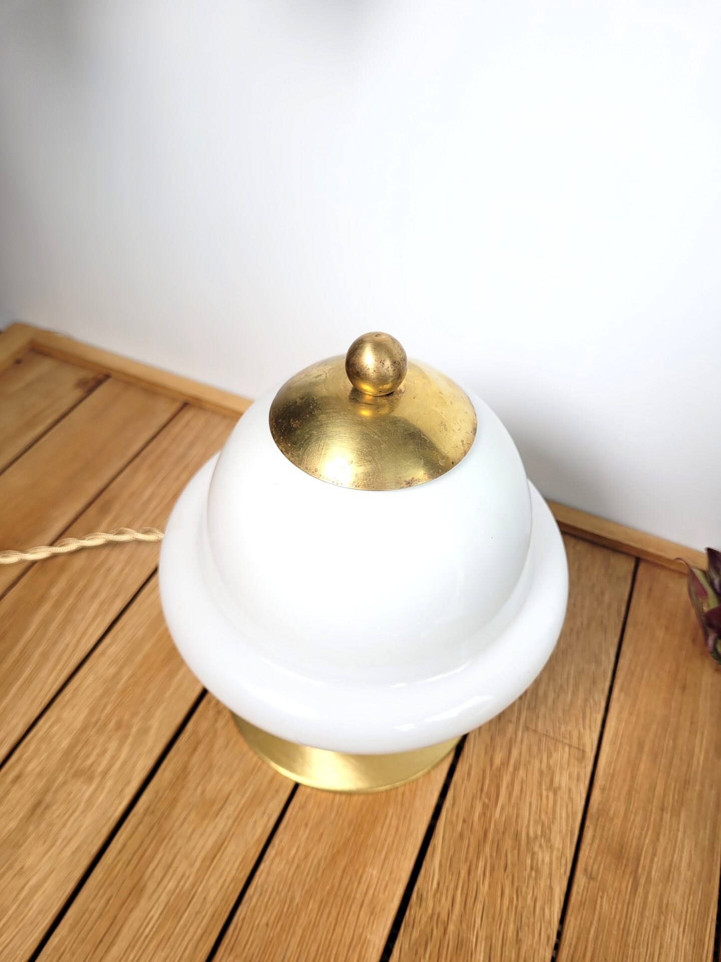 Lampe Globe Soucoupe Opaline Et Laiton Coucou Retro