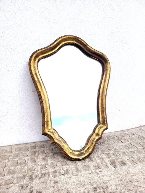 Petit miroir doré mouvementé vintage 28x40cm 01