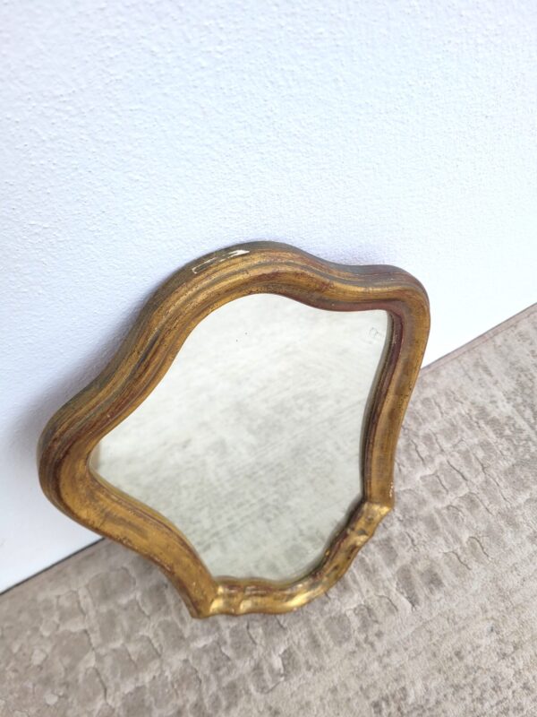 Petit miroir doré mouvementé vintage 28x40cm 02