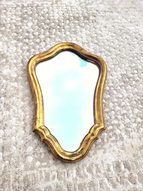 Petit miroir doré mouvementé vintage 28x40cm 03