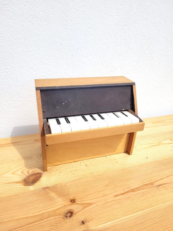 Piano jouet miniature vintage 01