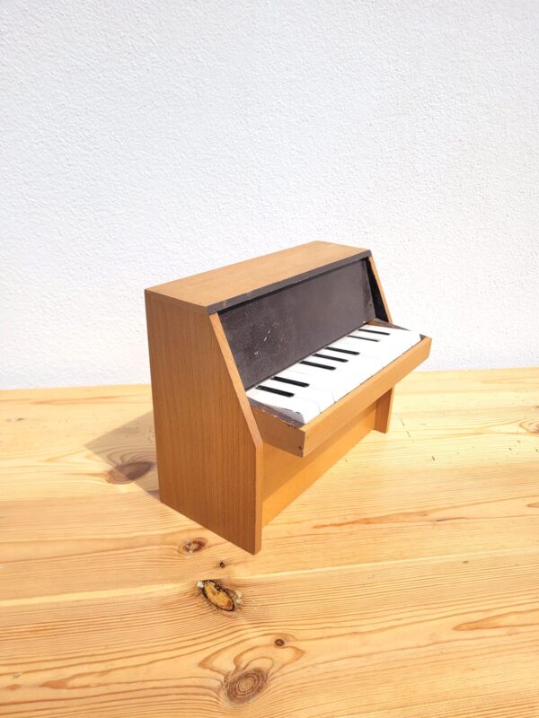Piano jouet miniature vintage 02