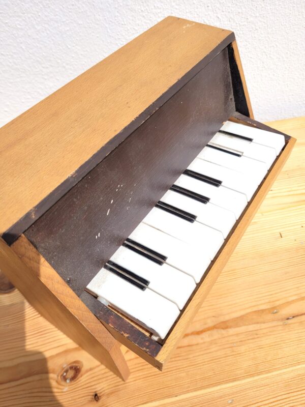 Piano jouet miniature vintage 03