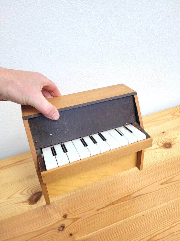 Piano jouet miniature vintage 05