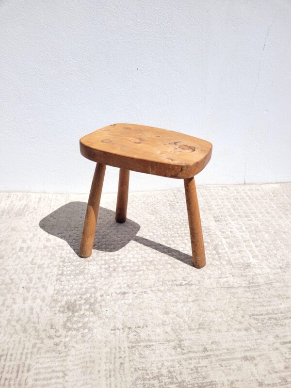 Ancien tabouret de campagne tripode 02