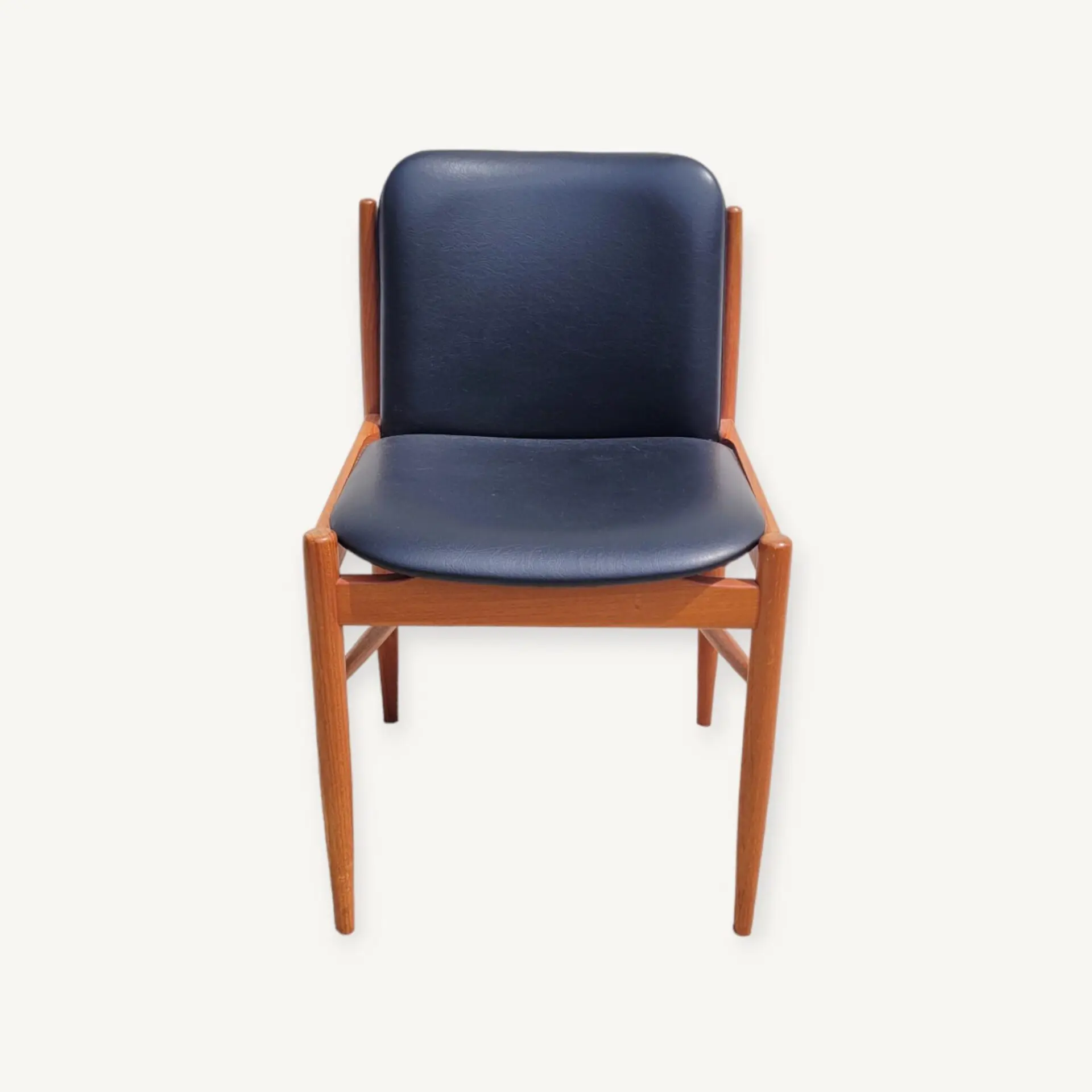 Chaise scandinave en teck et simili cuir 1960 09