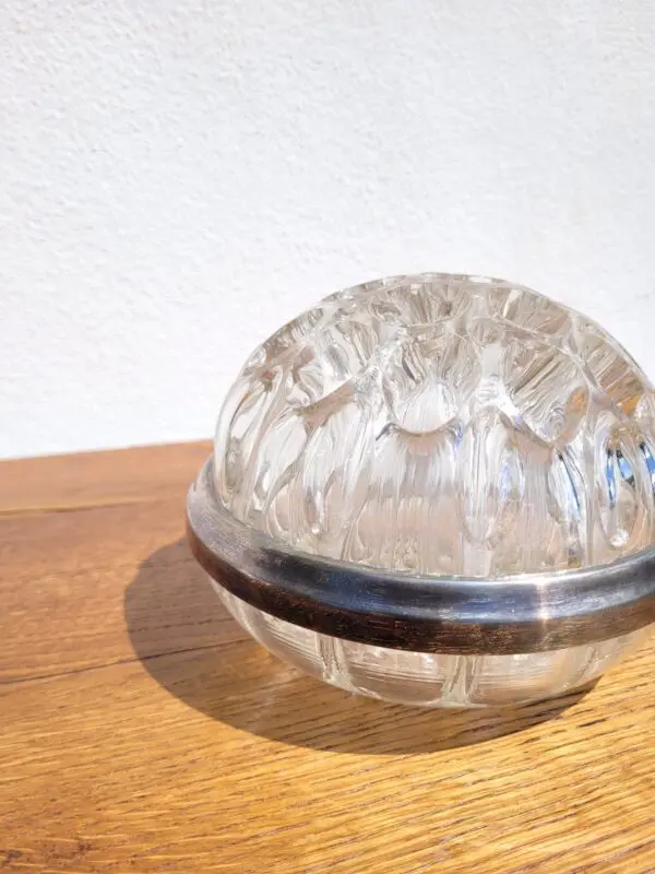 Grand pique fleurs en verre et métal argenté 02