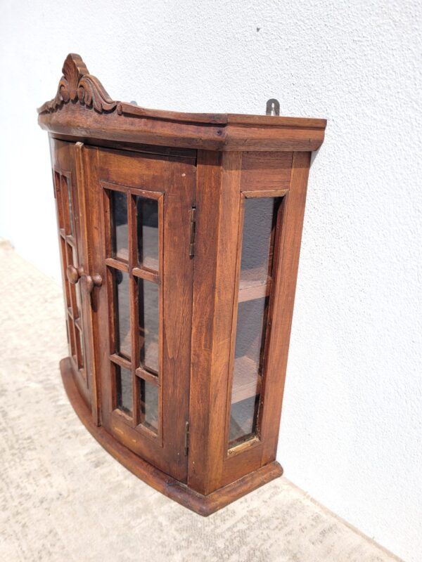 Petite vitrine ancienne en bois avec fronton 03