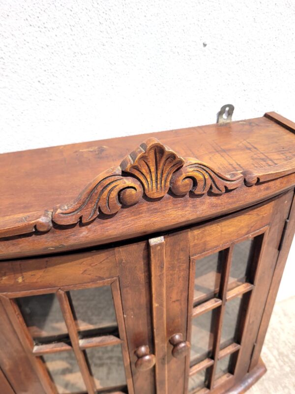 Petite vitrine ancienne en bois avec fronton 04