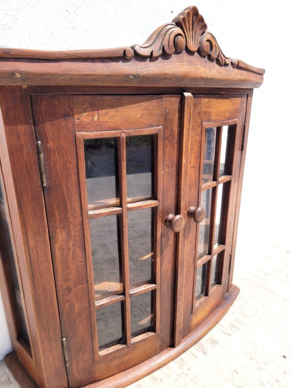 Petite vitrine ancienne en bois avec fronton 06