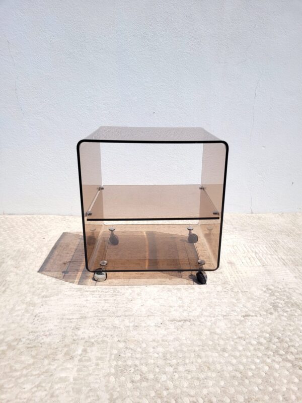 Étagère roulante en plexiglas 1970 01