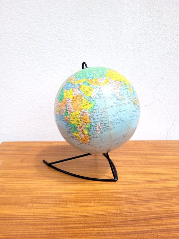 Globe terrestre vintage ou mappemonde  1950 001