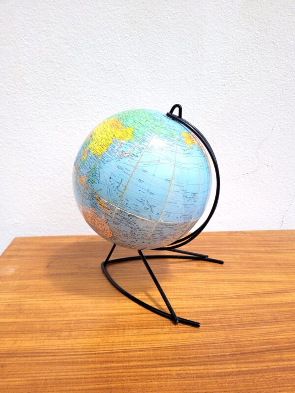 Globe terrestre vintage ou mappemonde  1950 002