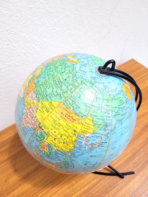 Globe terrestre vintage ou mappemonde  1950 003