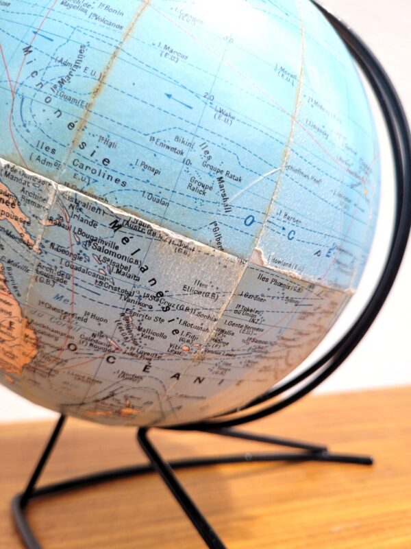 Globe terrestre vintage ou mappemonde  1950 004