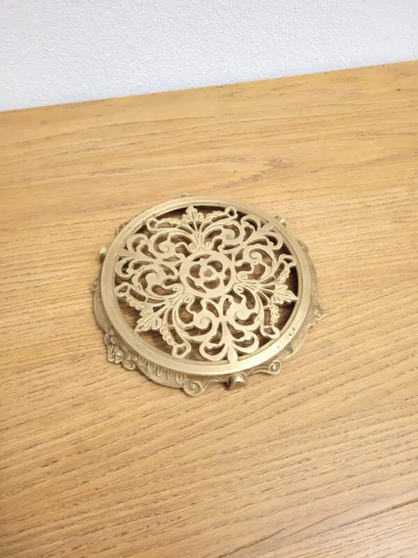 Ancien dessous de plat en laiton 01