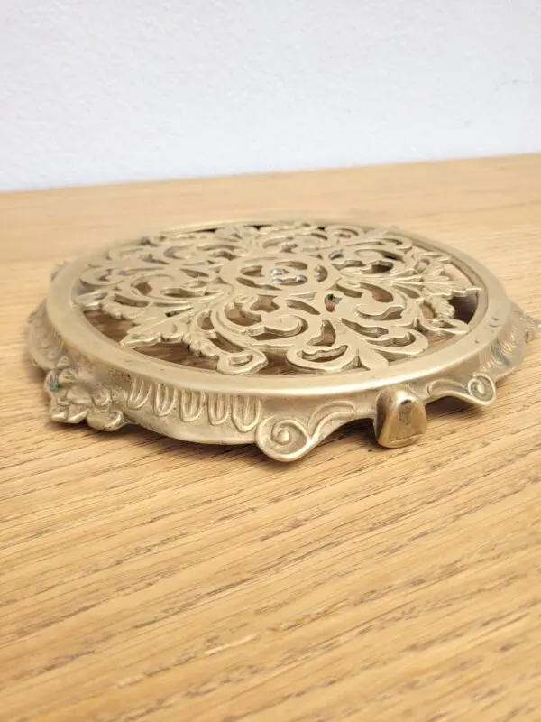 Ancien dessous de plat en laiton 02