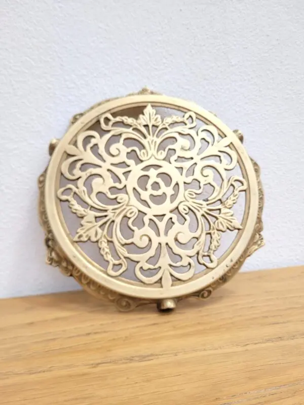 Ancien dessous de plat en laiton 03
