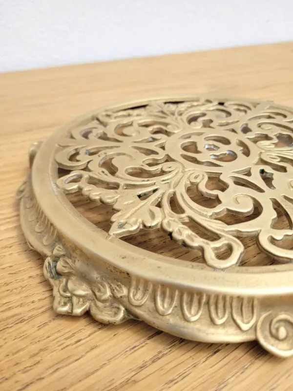 Ancien dessous de plat en laiton 04
