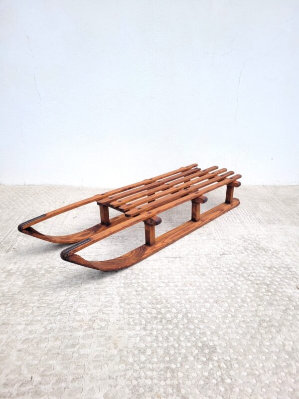 Grande luge ancienne en bois 02
