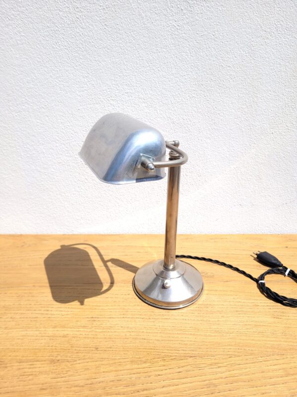 Lampe de bureau vintage en aluminium 01