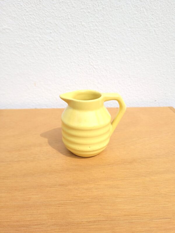 Petit pot à lait jaune Onnaing vers 1930 01