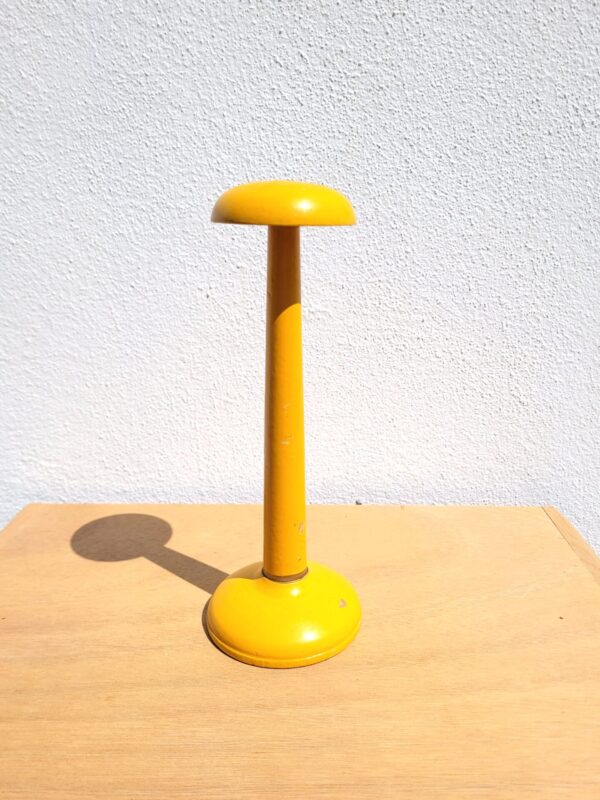 Porte chapeau ancien jaune modiste chapelier 01