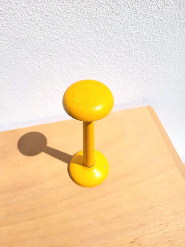 Porte chapeau ancien jaune modiste chapelier 02