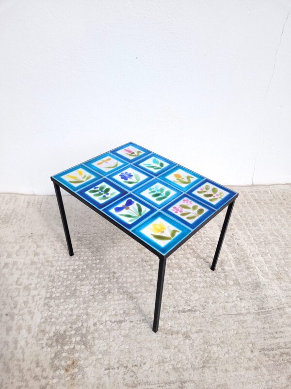 Petite table basse à carreaux de céramique et métal vers 1950 02