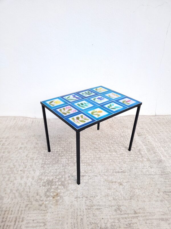 Petite table basse à carreaux de céramique et métal vers 1950 03