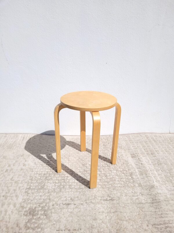 Tabouret en bois Frosta 01