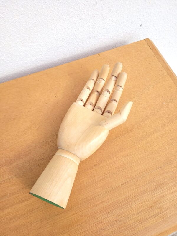 Mannequin main articulée en bois porte bagues 03