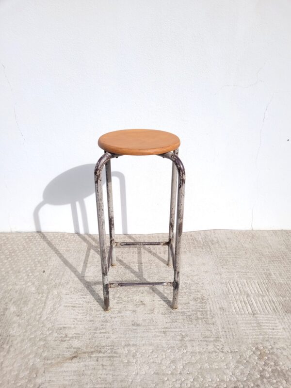 Tabouret haut d'atelier en acier 01