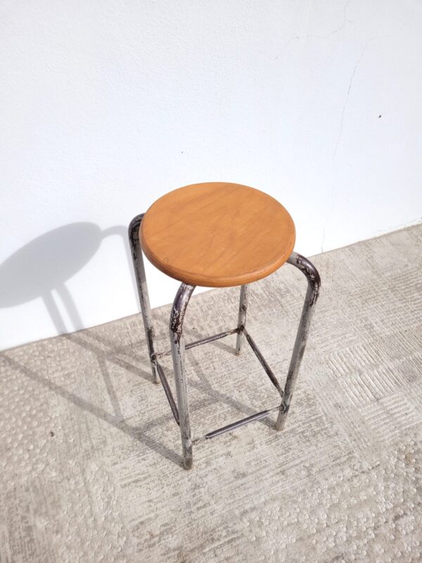 Tabouret haut d'atelier en acier 02