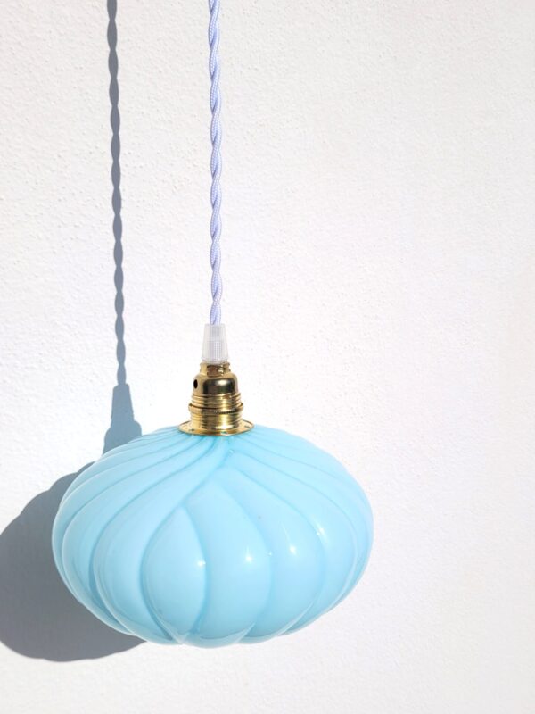 Lampe baladeuse vintage en opaline bleue 05