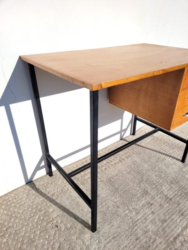 Petit bureau moderniste vers 1950 02