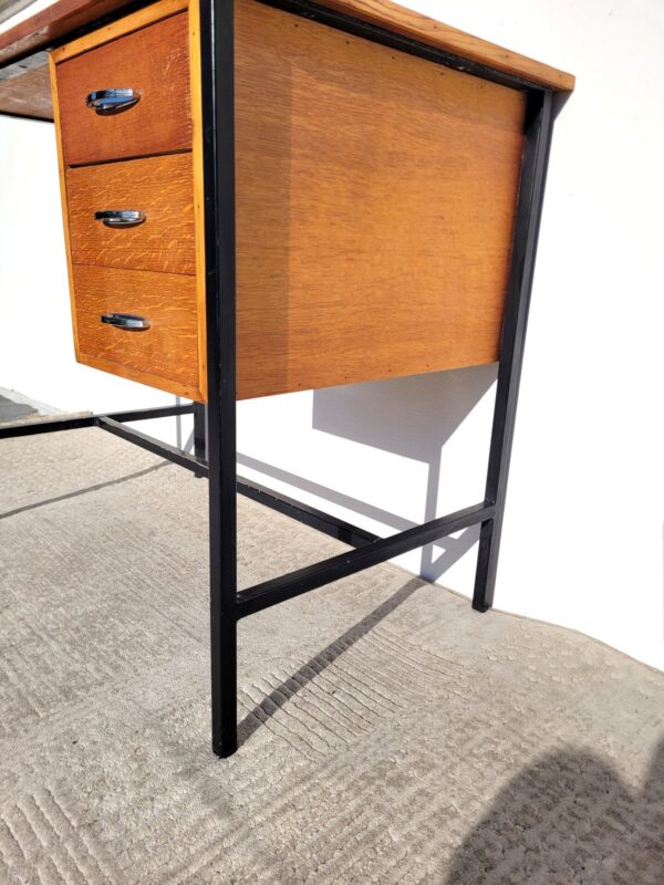 Petit bureau moderniste vers 1950 03